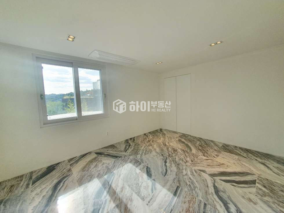 서울 용산구 한남동 한남동 대통령사저인근 올리모델링 대형평형 복층 테라스 고급빌라 월세 매물번호 10121 사진 11