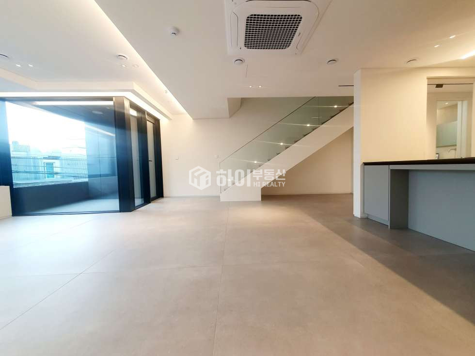서울 용산구 한남동 유엔빌리지 한강뷰 신축 더펜트한남 복층 테라스세대 렌트 월세 매물번호 10132 사진 3