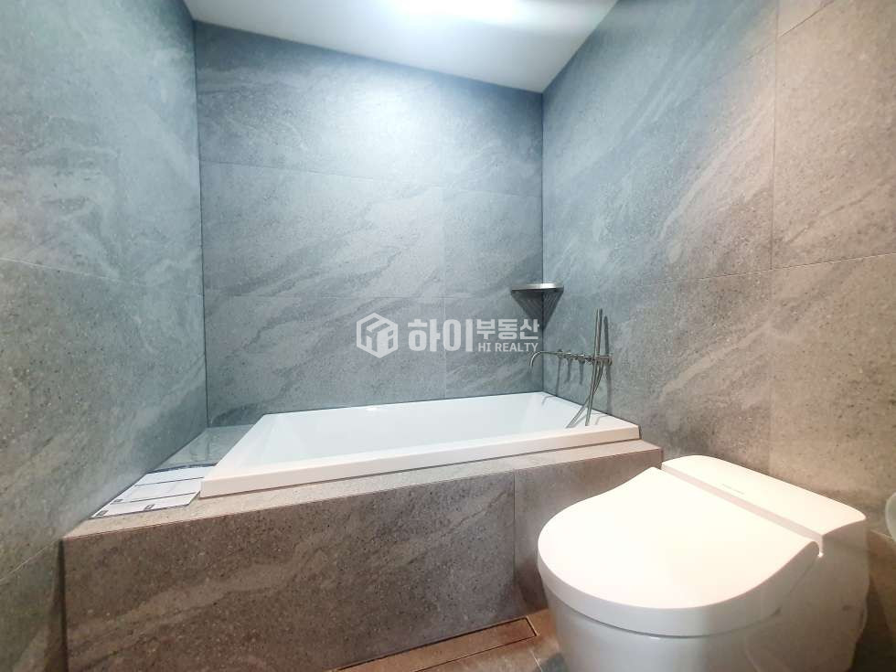 서울 용산구 한남동 유엔빌리지 한강뷰 신축 더펜트한남 복층 테라스세대 렌트 월세 매물번호 10132 사진 19